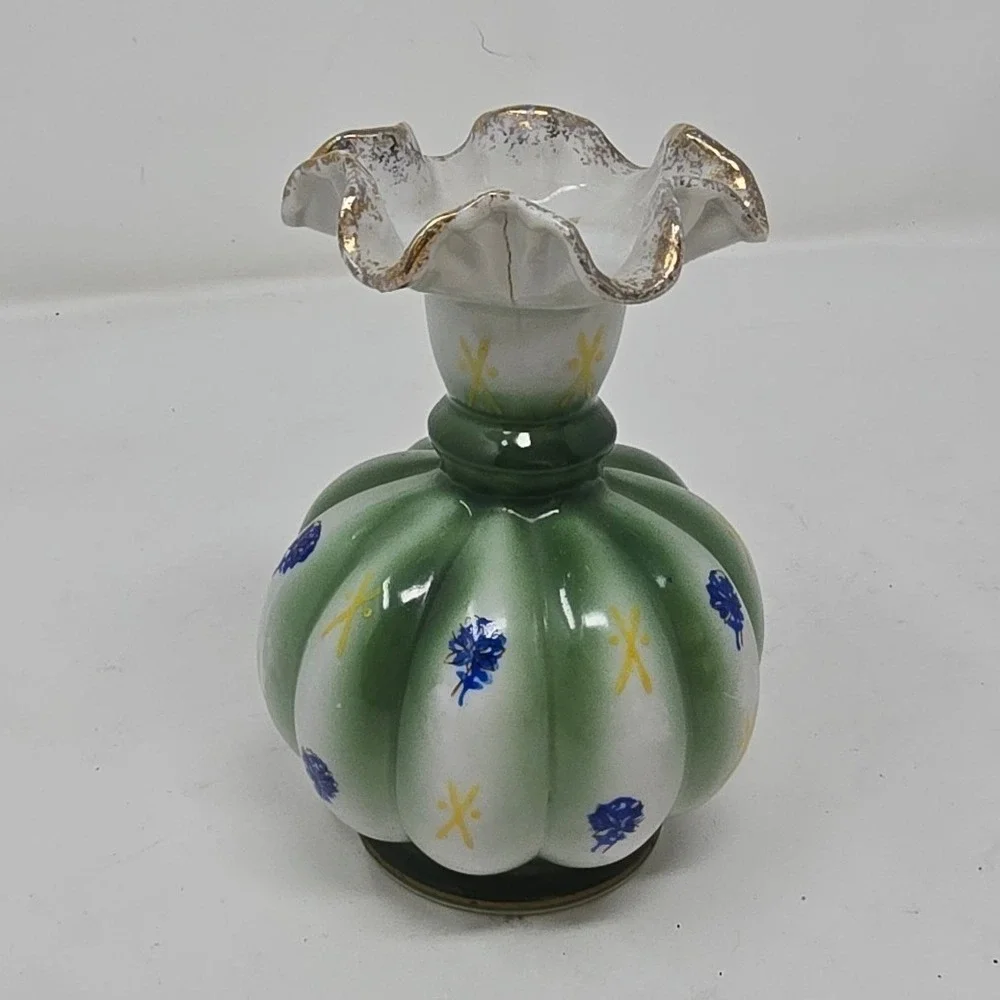 Vtg gold trimmed green/white vase‎ blue flowers mid century shabby chic cottage